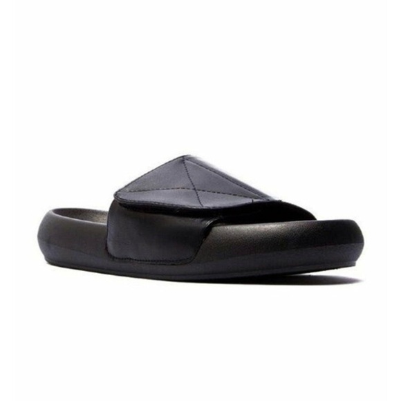 Qupid Chelsea Slide Sandals Black New - Picture 1 of 4